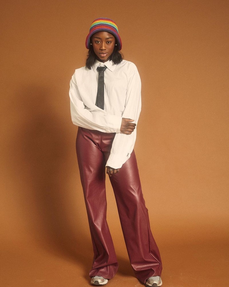 Широкие брюки 2026: топовые новинки в ослепительных образах на фото