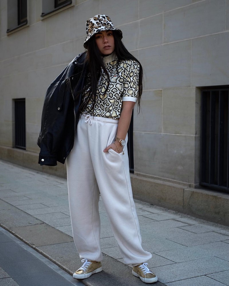 Широкие брюки 2026: топовые новинки в ослепительных образах на фото