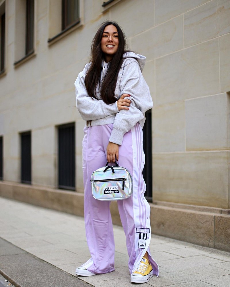 Широкие брюки 2026: топовые новинки в ослепительных образах на фото