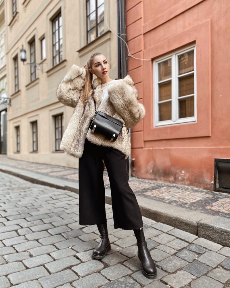 Широкие брюки 2026: топовые новинки в ослепительных образах на фото