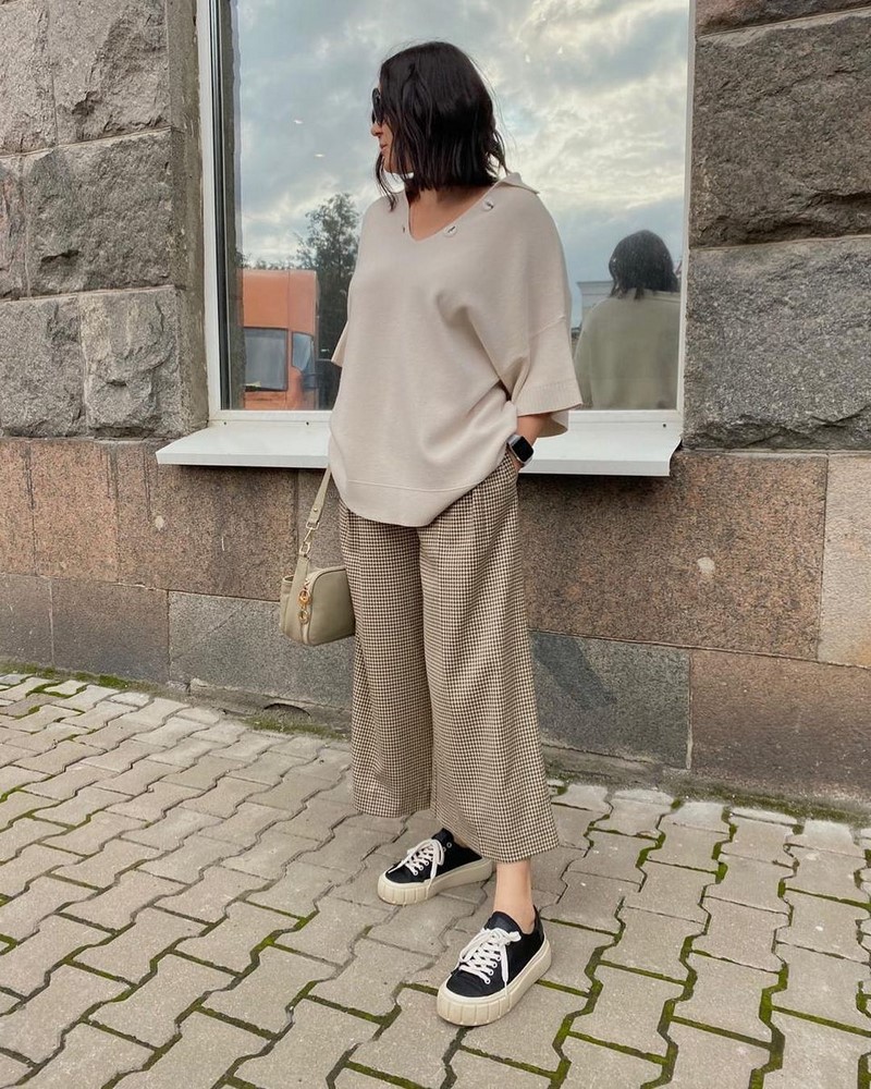 Широкие брюки 2026: топовые новинки в ослепительных образах на фото