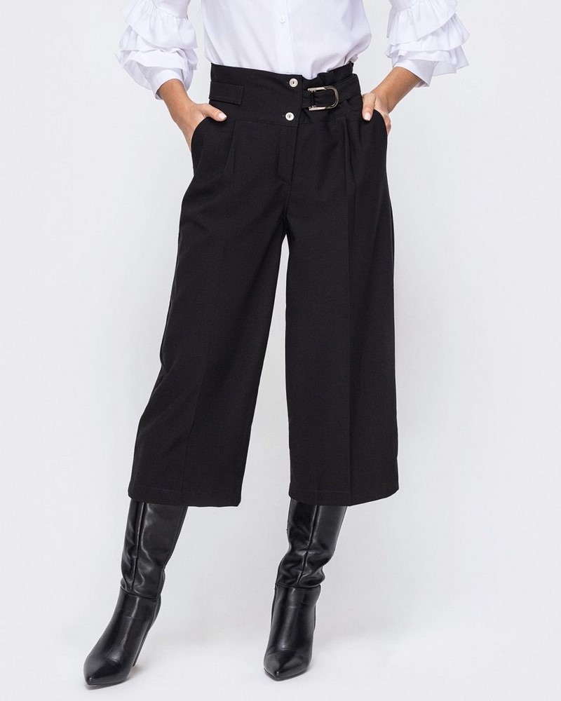 Широкие брюки 2026: топовые новинки в ослепительных образах на фото