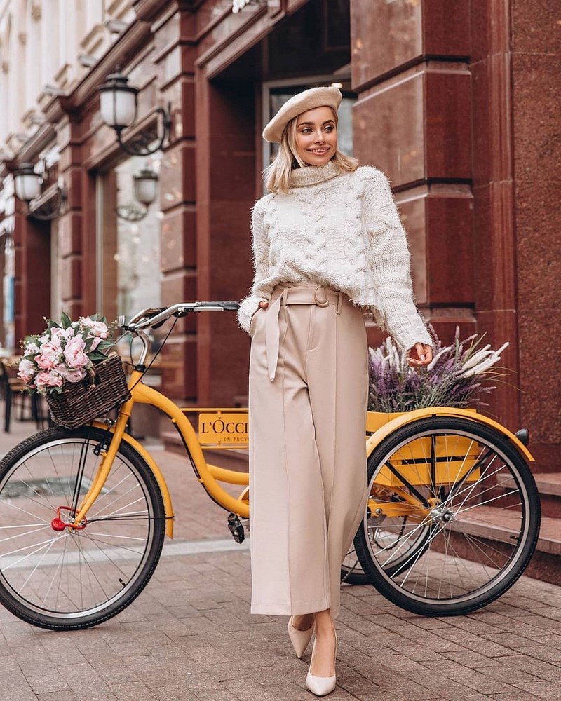 Широкие брюки 2026: топовые новинки в ослепительных образах на фото