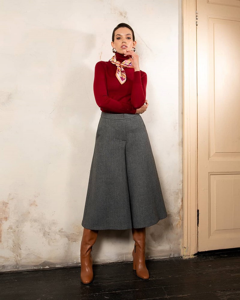 Широкие брюки 2026: топовые новинки в ослепительных образах на фото