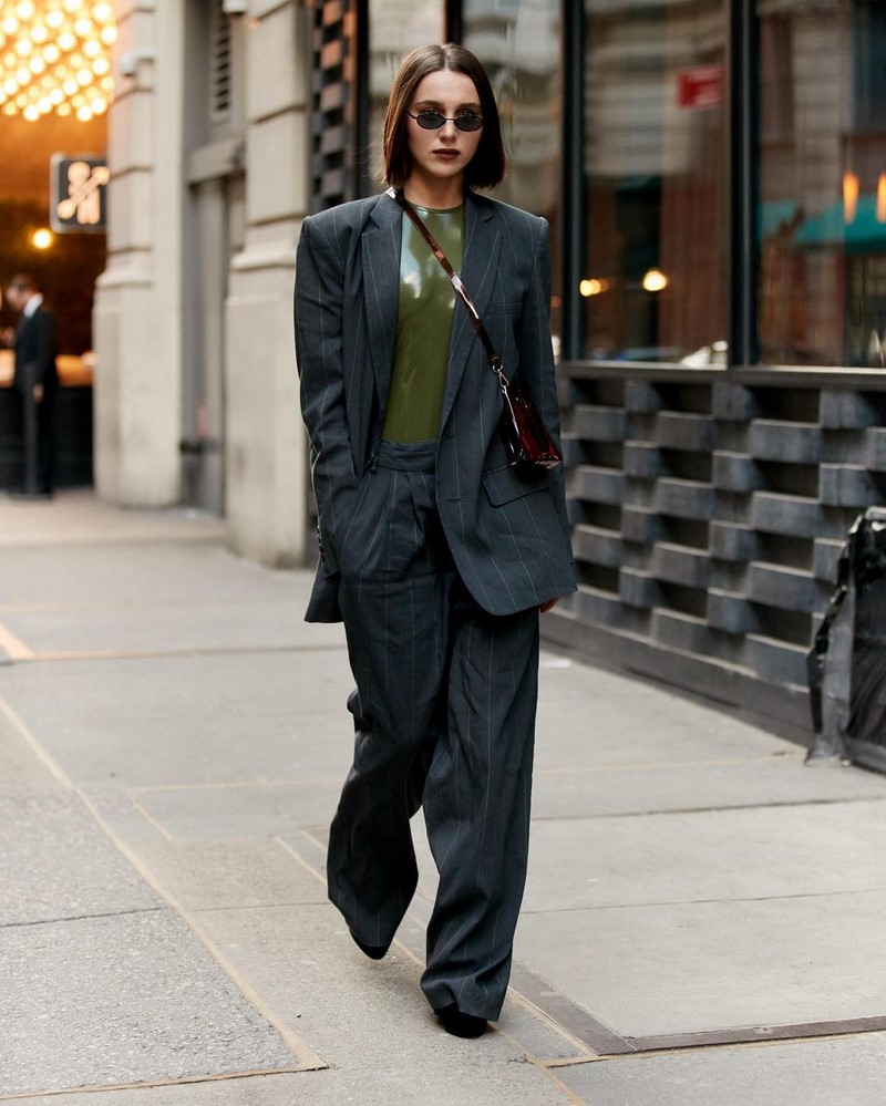 Широкие брюки 2026: топовые новинки в ослепительных образах на фото