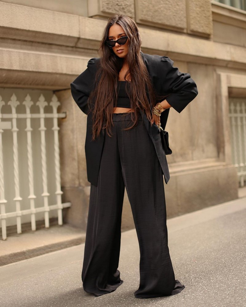 Широкие брюки 2026: топовые новинки в ослепительных образах на фото