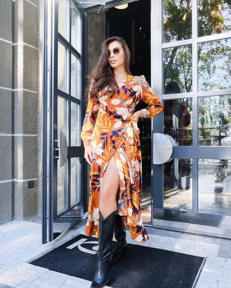 Платья на запах 2026: модные новинки в образах разных стилей