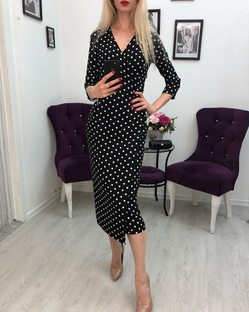 Платья на запах 2026: модные новинки в образах разных стилей