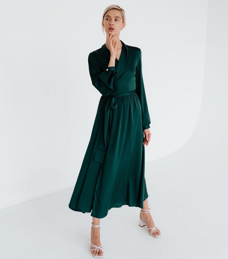 Платья на запах 2026: модные новинки в образах разных стилей