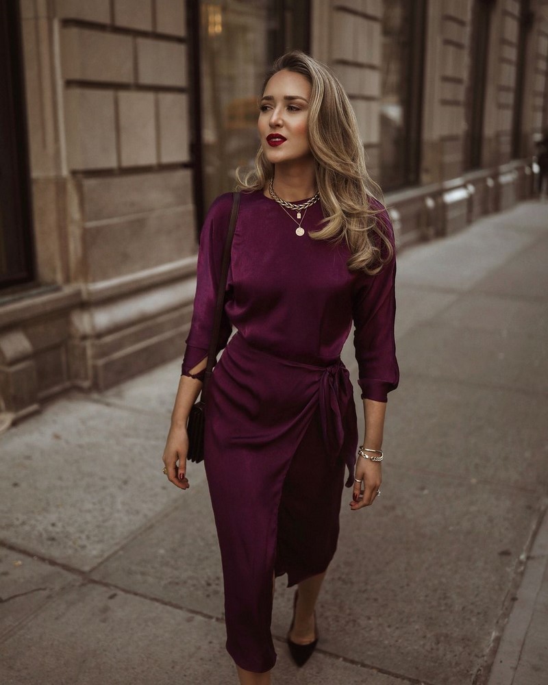 Платья на запах 2026: модные новинки в образах разных стилей