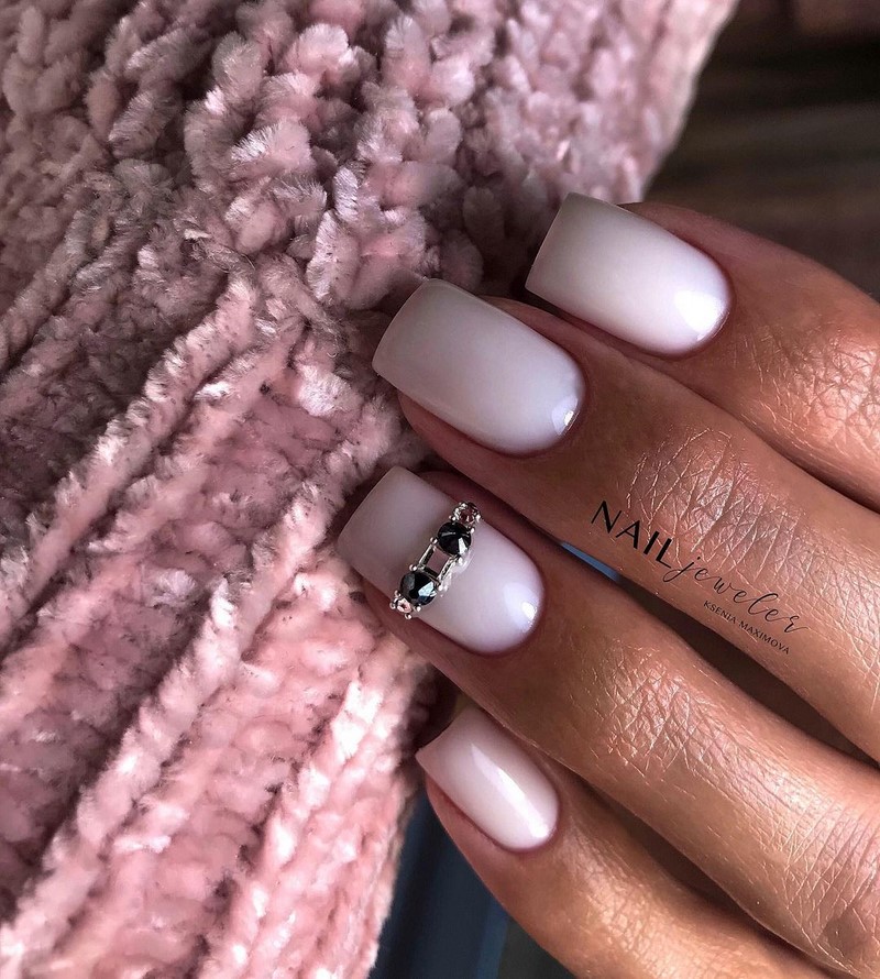 Красивый маникюр сезона осень-зима 2026-2027: фото, новинки, идеи маникюра