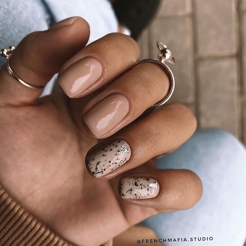 Красивый маникюр сезона осень-зима 2026-2027: фото, новинки, идеи маникюра