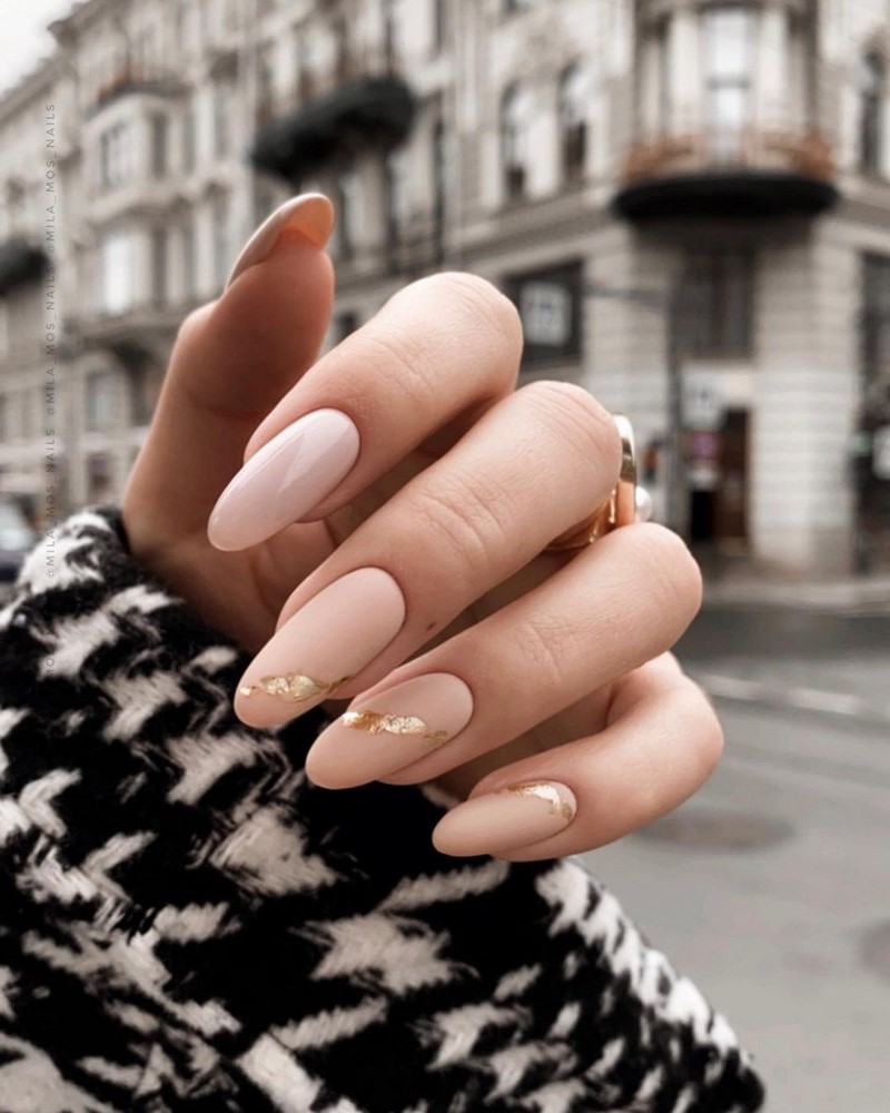 Красивый маникюр сезона осень-зима 2026-2027: фото, новинки, идеи маникюра