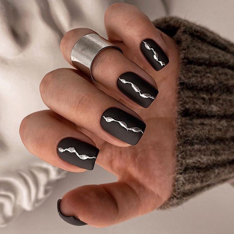 Красивый маникюр сезона осень-зима 2026-2027: фото, новинки, идеи маникюра