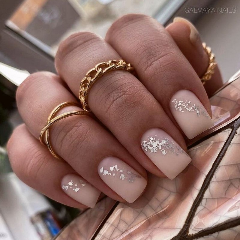 Красивый маникюр сезона осень-зима 2026-2027: фото, новинки, идеи маникюра