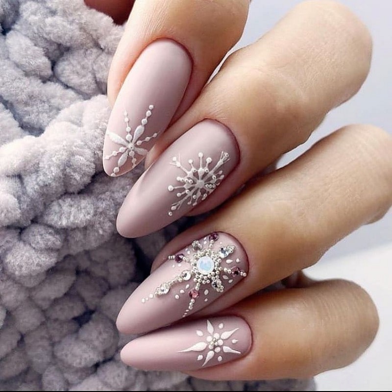 Красивый маникюр сезона осень-зима 2026-2027: фото, новинки, идеи маникюра