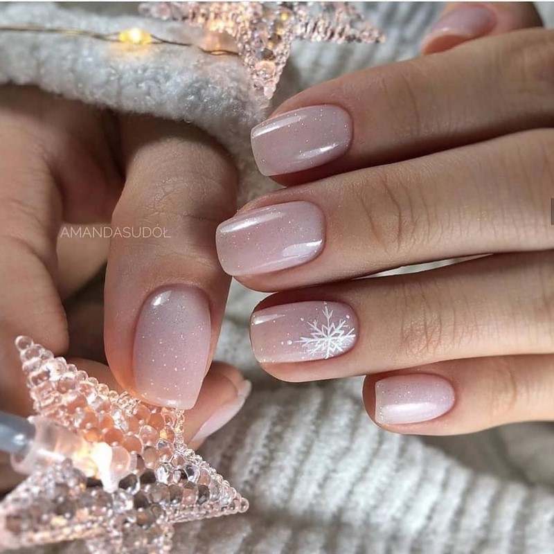 Красивый маникюр сезона осень-зима 2026-2027: фото, новинки, идеи маникюра