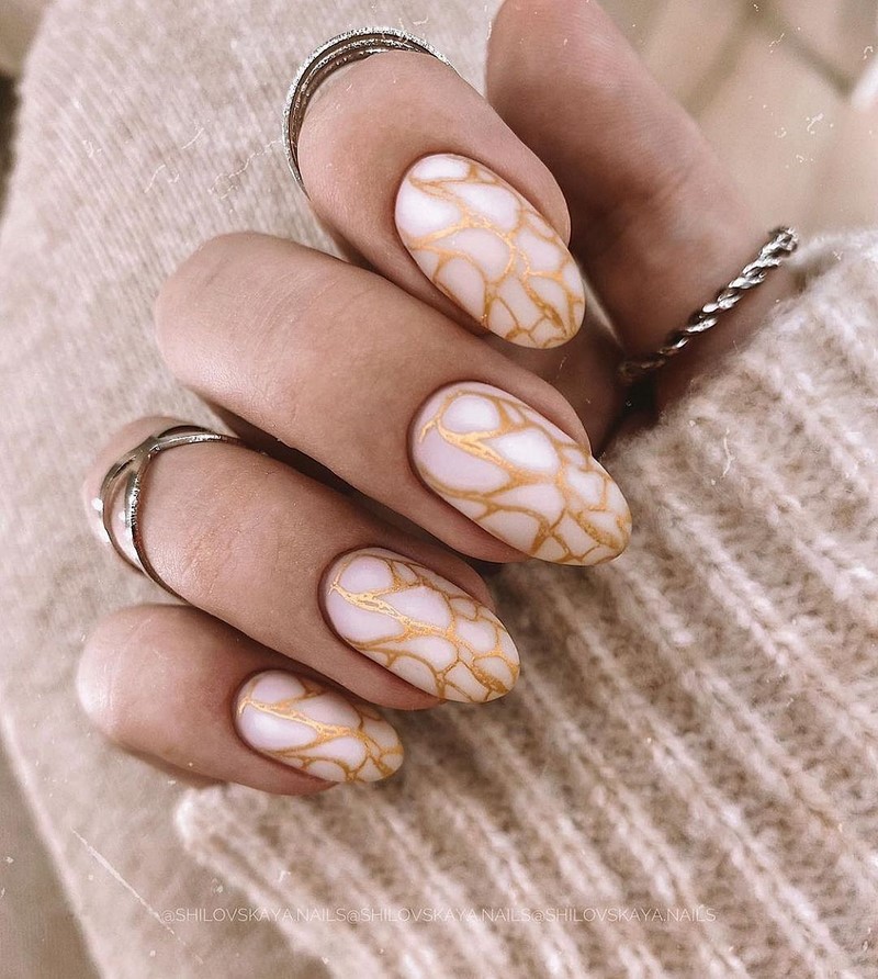 Красивый маникюр сезона осень-зима 2026-2027: фото, новинки, идеи маникюра