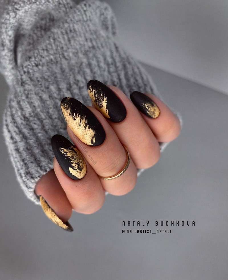 Красивый маникюр сезона осень-зима 2026-2027: фото, новинки, идеи маникюра