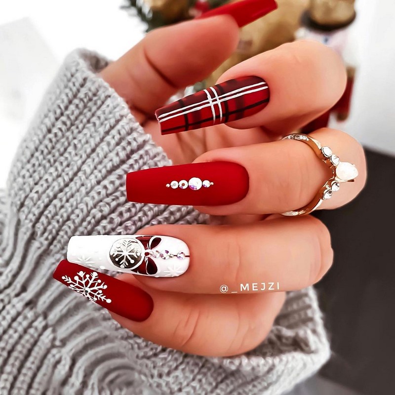 Маникюр зима 2026-2027: фото-новинки зимнего дизайна