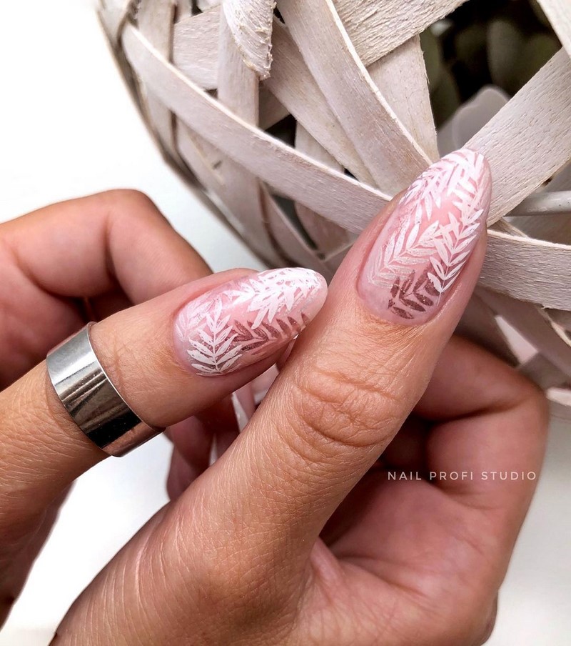 Маникюр зима 2026-2027: фото-новинки зимнего дизайна