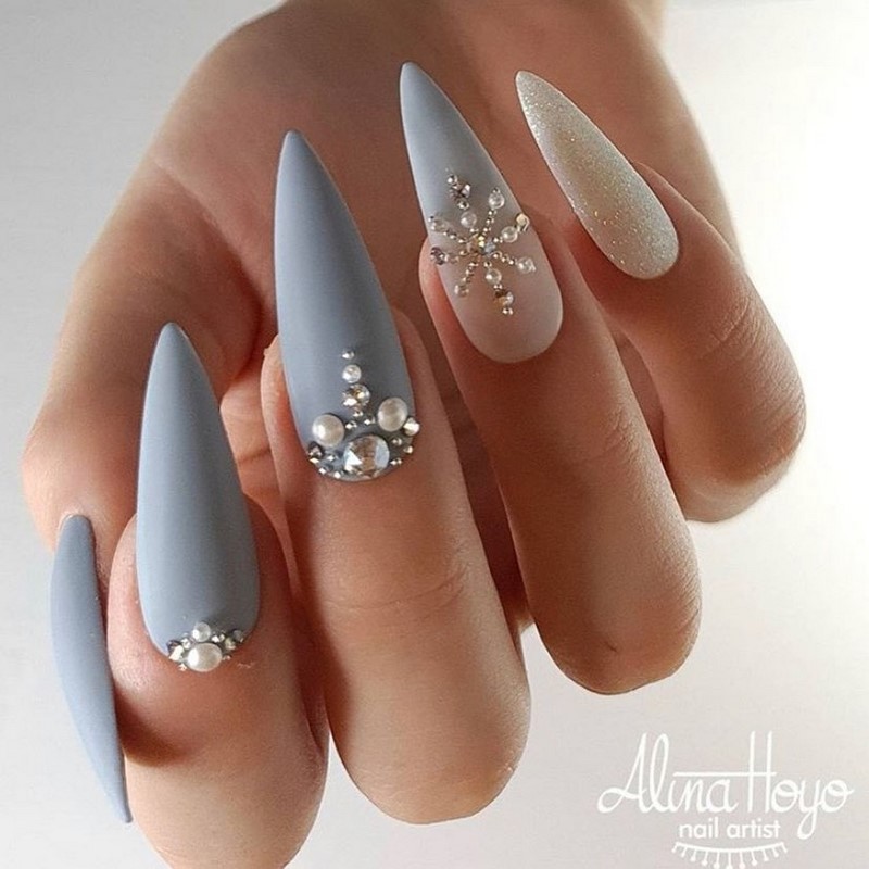 Маникюр зима 2026-2027: фото-новинки зимнего дизайна