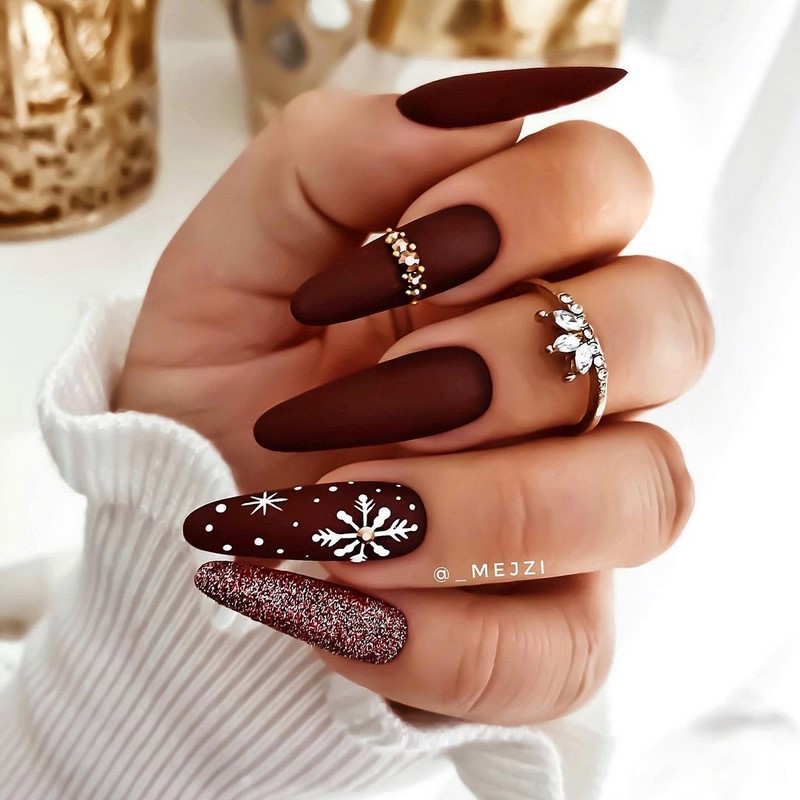 Маникюр зима 2026-2027: фото-новинки зимнего дизайна
