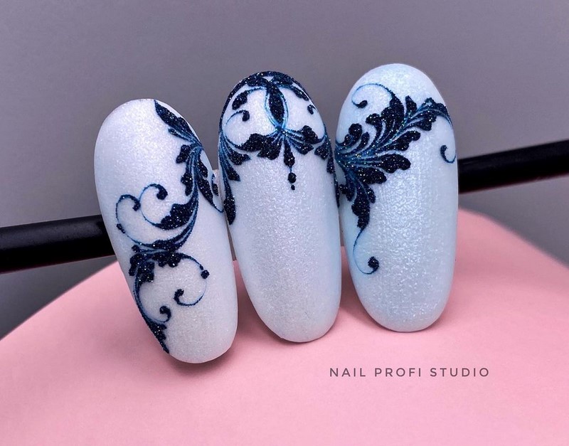 Маникюр зима 2026-2027: фото-новинки зимнего дизайна