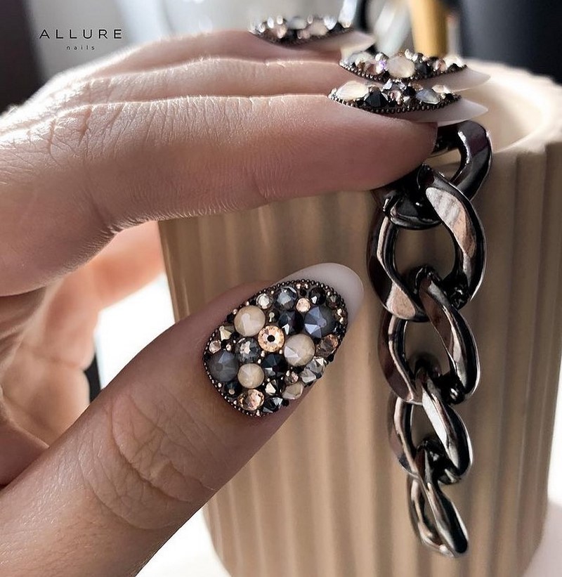 Маникюр зима 2026-2027: фото-новинки зимнего дизайна