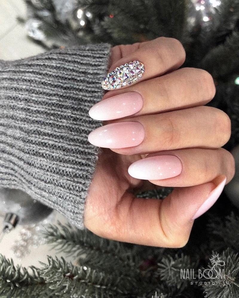 Маникюр зима 2026-2027: фото-новинки зимнего дизайна