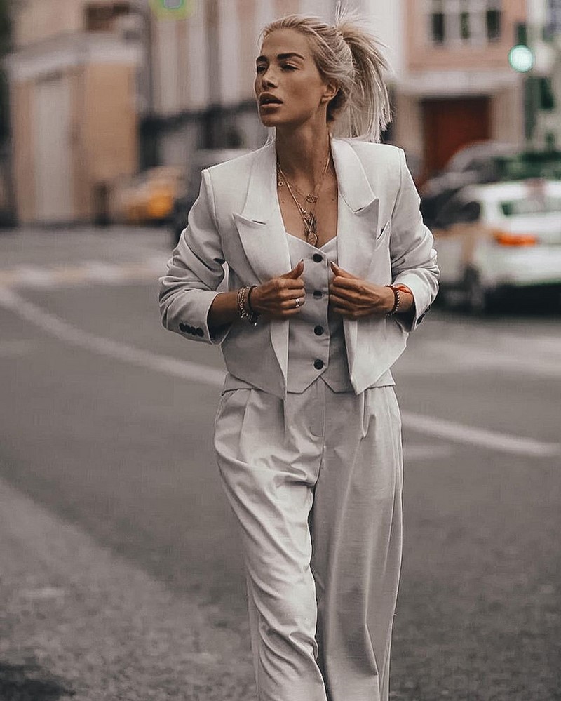 Модные жилеты 2026: тренды и новинки женских жилеток на фото