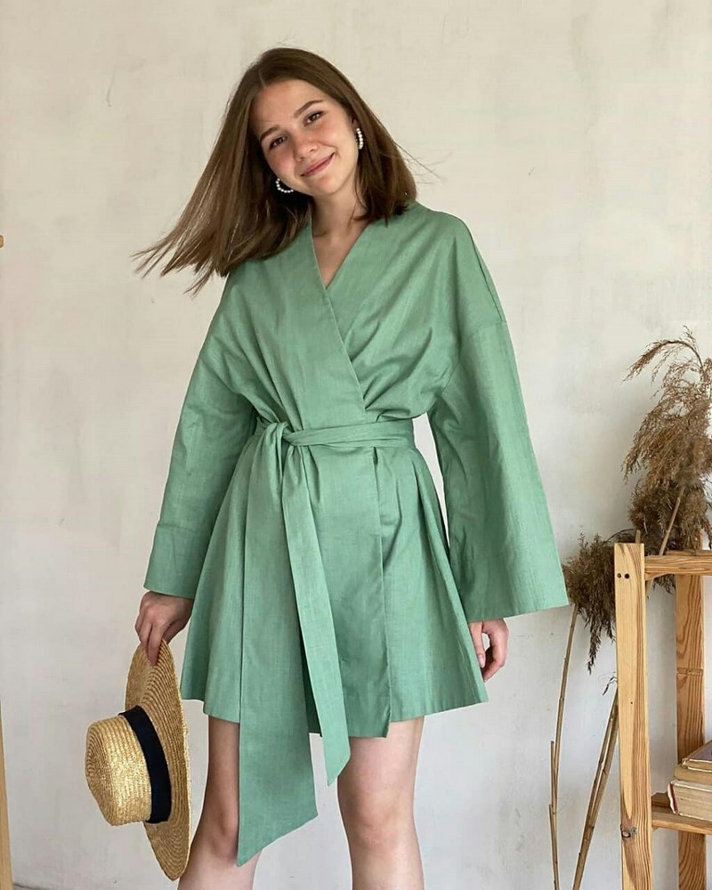 Платья на запах 2026: модные новинки в образах разных стилей