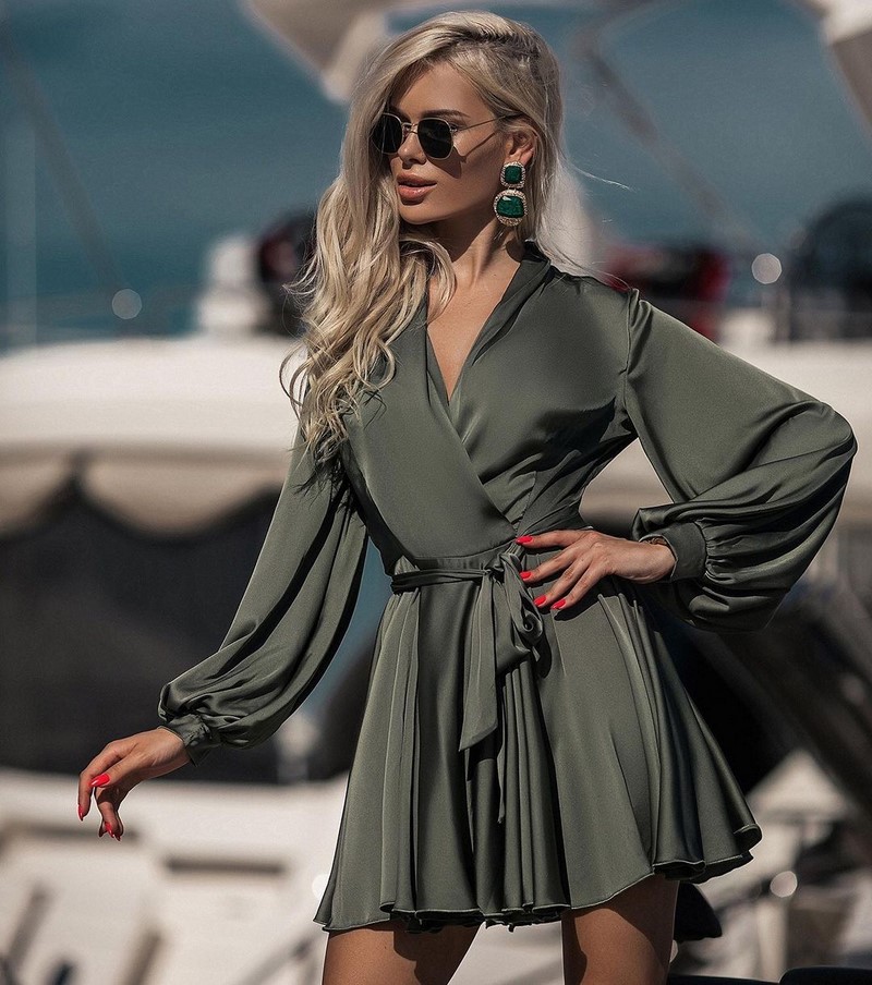 Платья на запах 2026: модные новинки в образах разных стилей