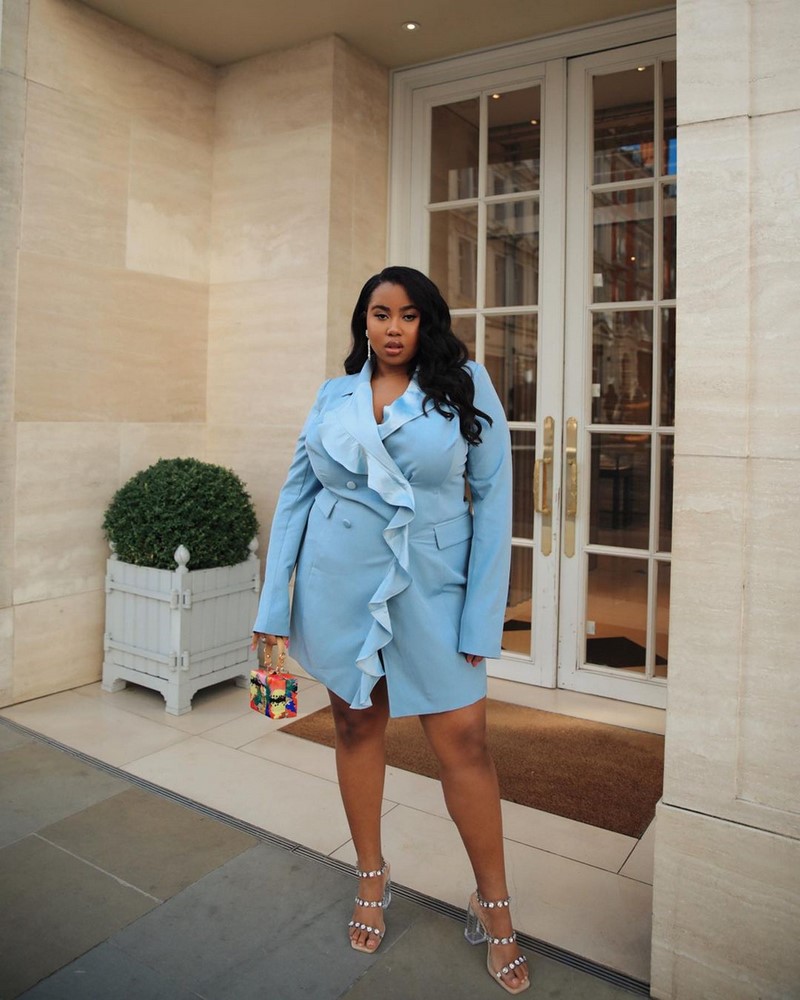 Платья на запах 2026: модные новинки в образах разных стилей