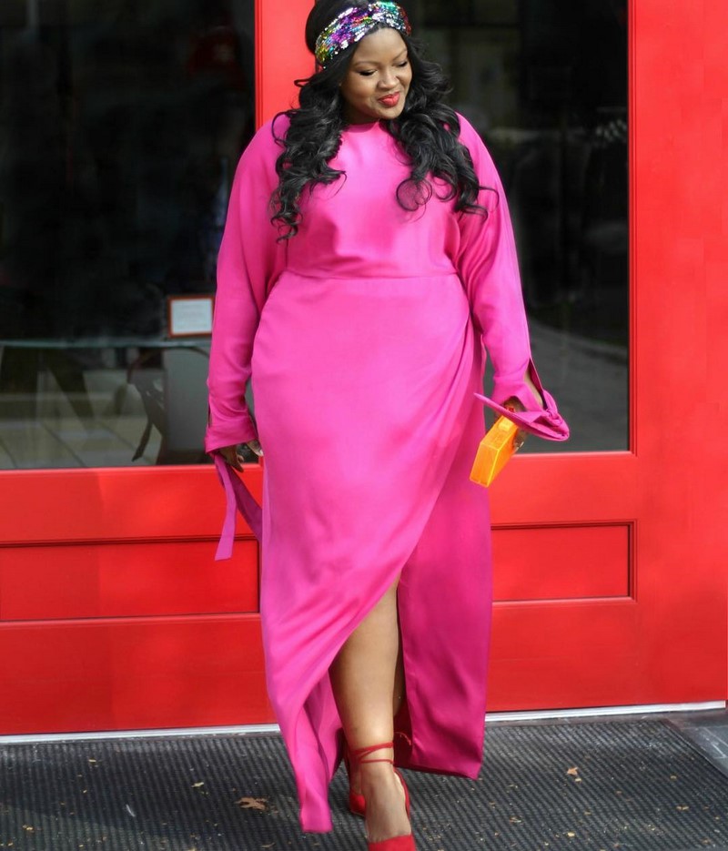 Платья на запах 2026: модные новинки в образах разных стилей