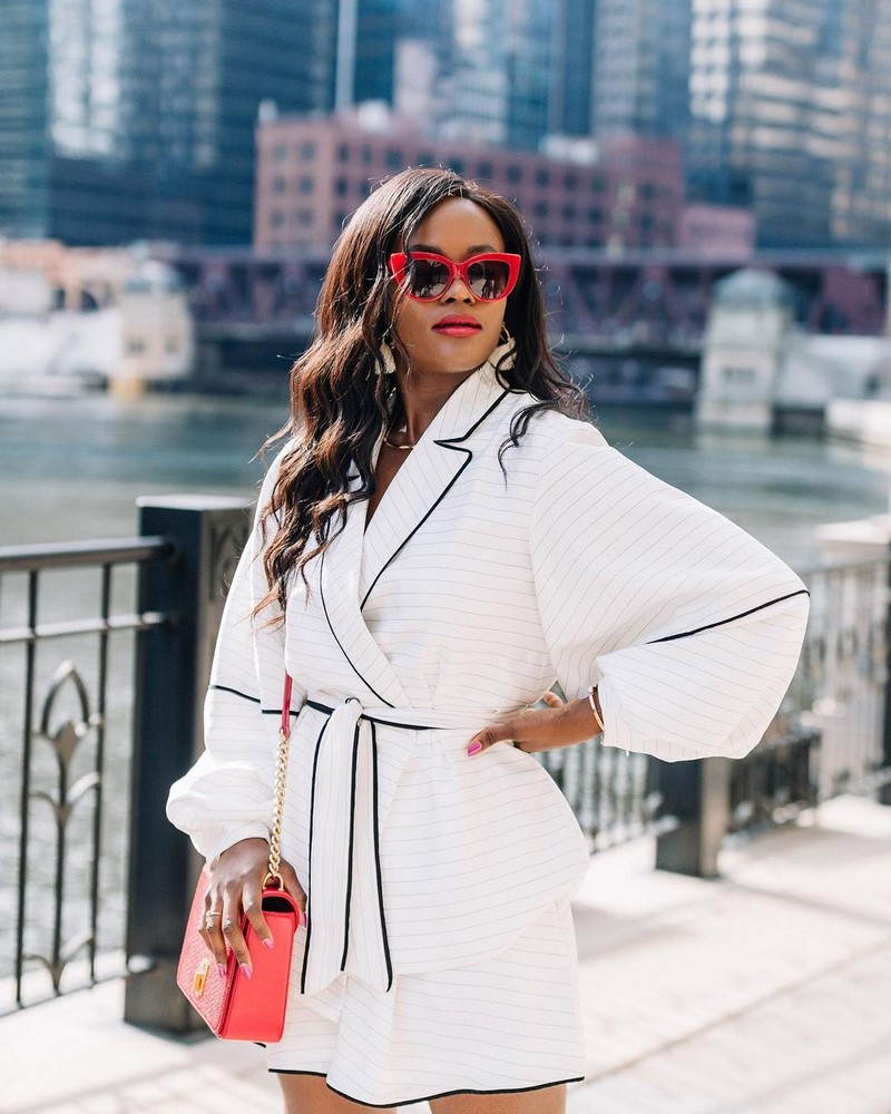 Платья на запах 2026: модные новинки в образах разных стилей