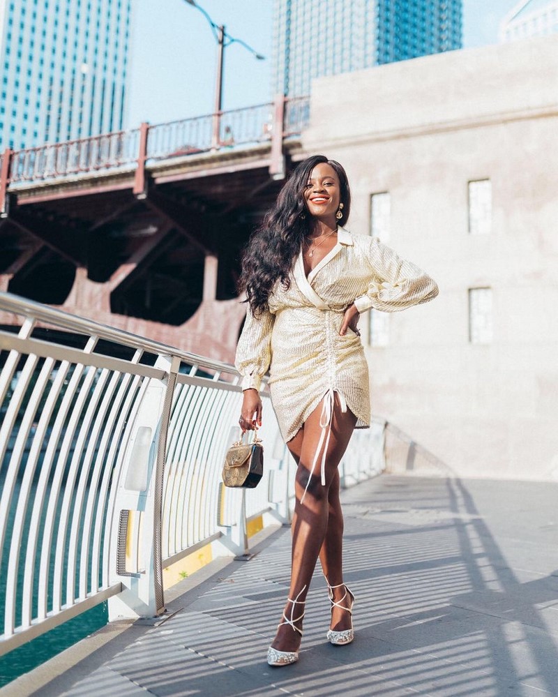 Платья на запах 2026: модные новинки в образах разных стилей