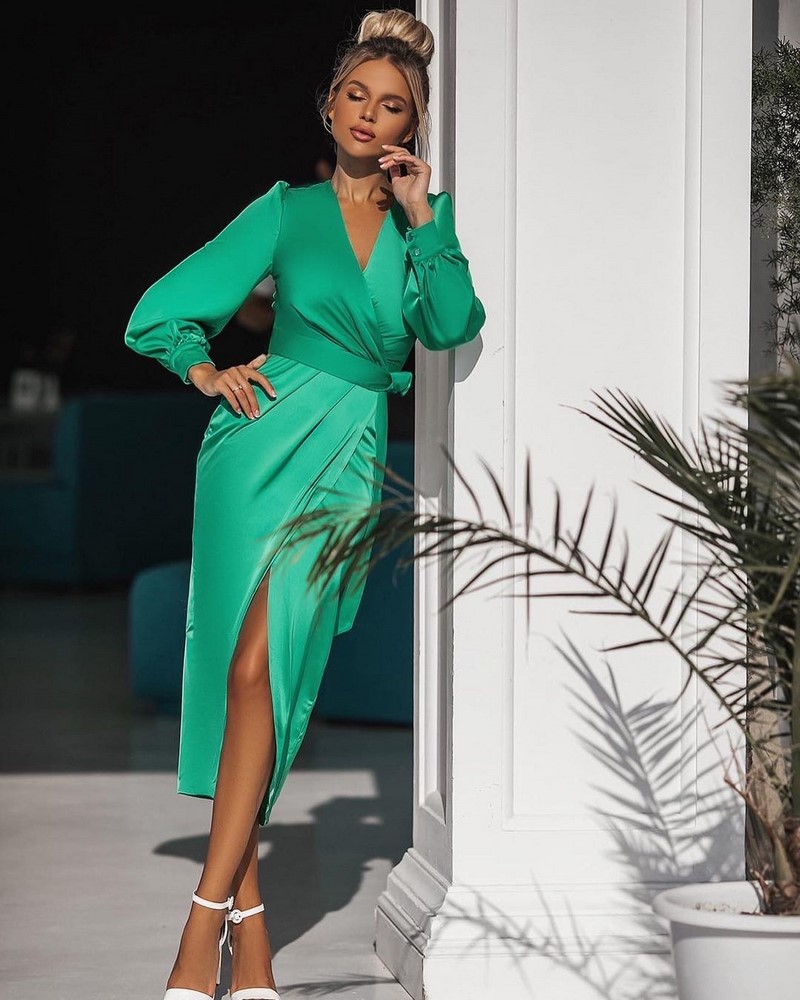 Платья на запах 2026: модные новинки в образах разных стилей