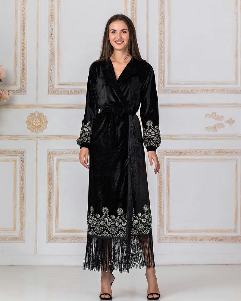 Платья на запах 2026: модные новинки в образах разных стилей