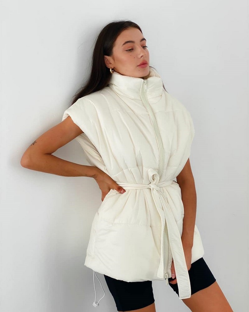 Модные жилеты 2026: тренды и новинки женских жилеток на фото