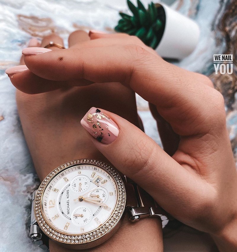 Блестящий маникюр с фольгой 2026 года: лучшие идеи дизайна ногтей с фольгой — фото