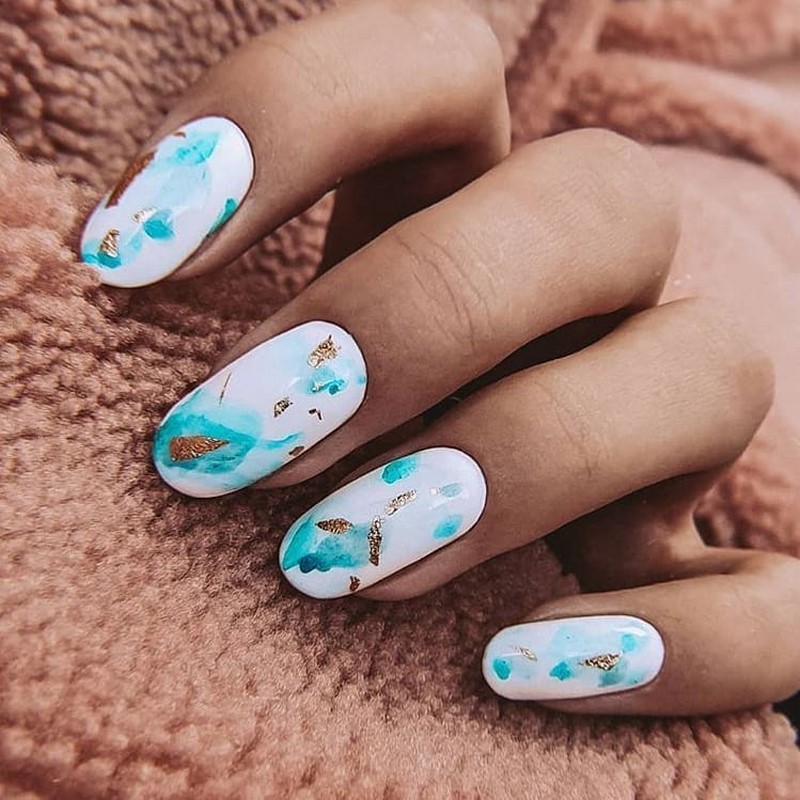 Блестящий маникюр с фольгой 2026 года: лучшие идеи дизайна ногтей с фольгой — фото