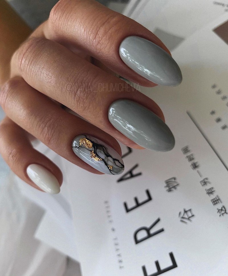Блестящий маникюр с фольгой 2026 года: лучшие идеи дизайна ногтей с фольгой — фото