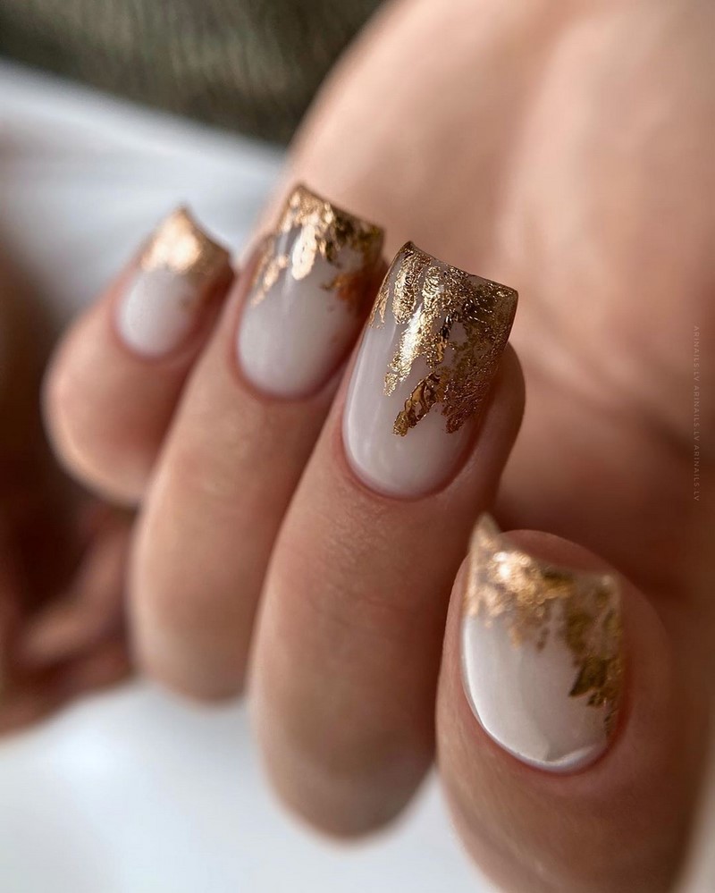 Блестящий маникюр с фольгой 2026 года: лучшие идеи дизайна ногтей с фольгой — фото