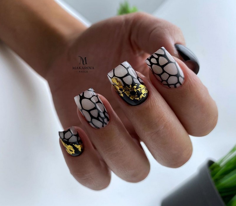 Блестящий маникюр с фольгой 2026 года: лучшие идеи дизайна ногтей с фольгой — фото