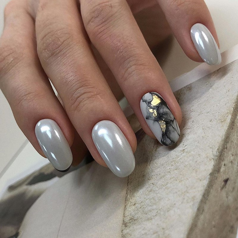 Блестящий маникюр с фольгой 2026 года: лучшие идеи дизайна ногтей с фольгой — фото