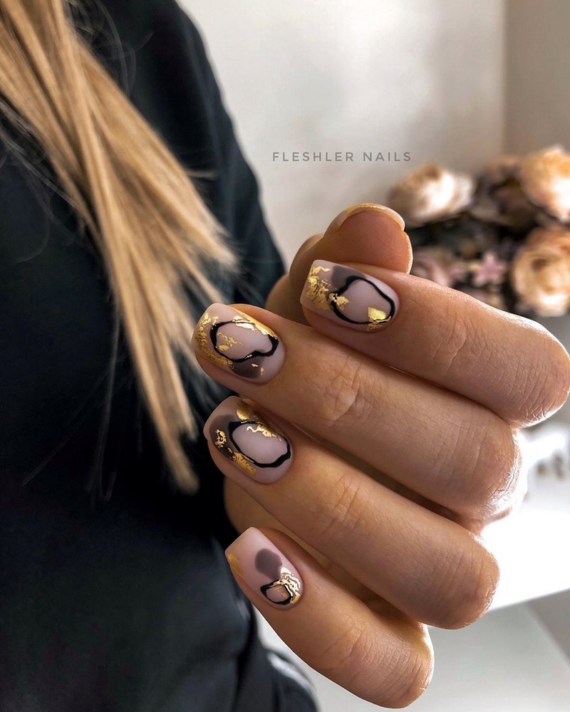 Блестящий маникюр с фольгой 2026 года: лучшие идеи дизайна ногтей с фольгой — фото