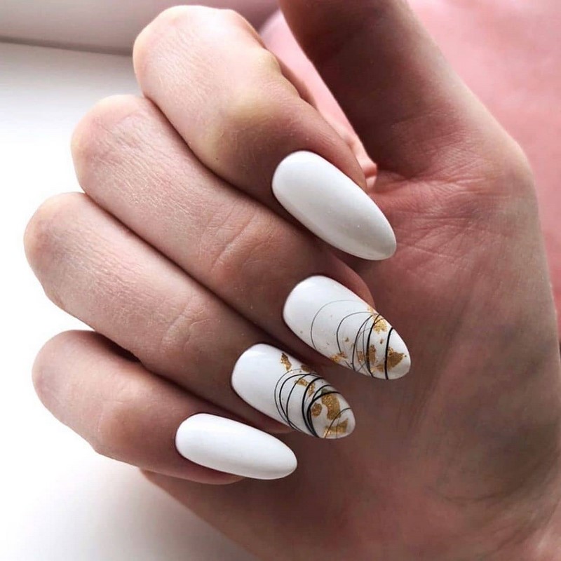 Блестящий маникюр с фольгой 2026 года: лучшие идеи дизайна ногтей с фольгой — фото