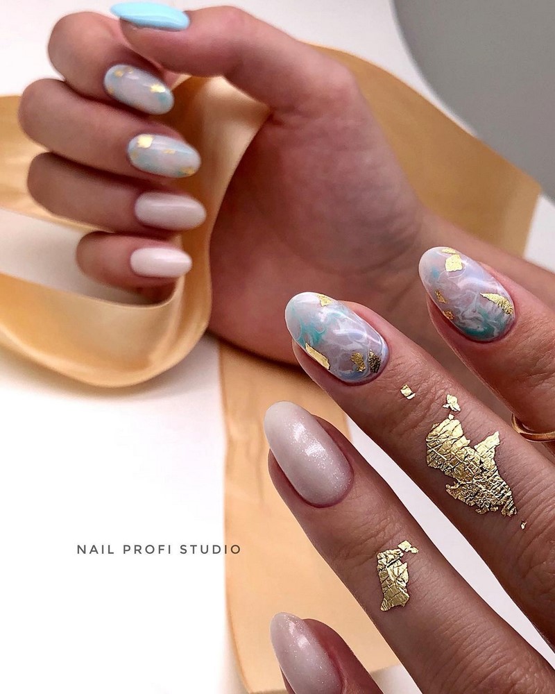 Блестящий маникюр с фольгой 2026 года: лучшие идеи дизайна ногтей с фольгой — фото