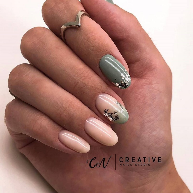 Блестящий маникюр с фольгой 2026 года: лучшие идеи дизайна ногтей с фольгой — фото